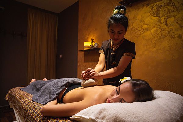massage-types-herb-compressed